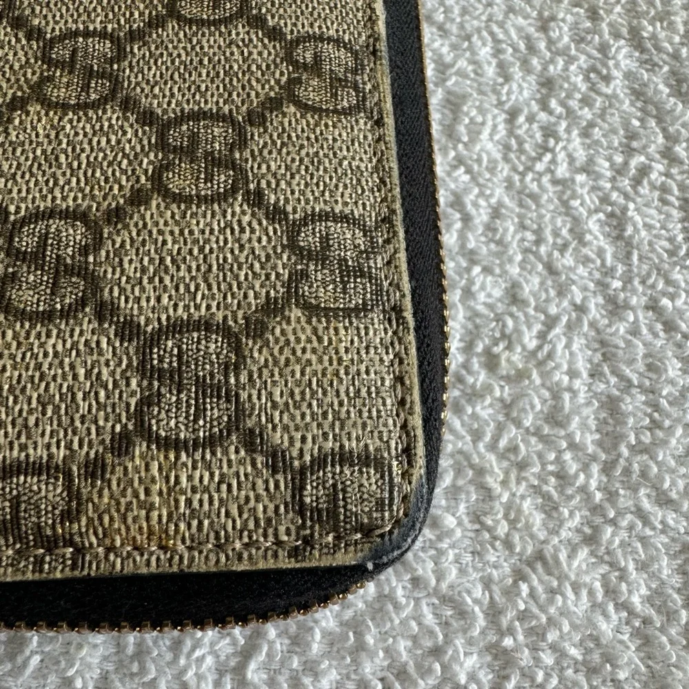 Gucci GG Supreme Monogram Bees Zip Around Wallet - Picture 12 of 17